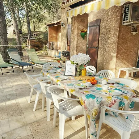 Villa Maison Familiale A Sanary, En Pleine Pinede