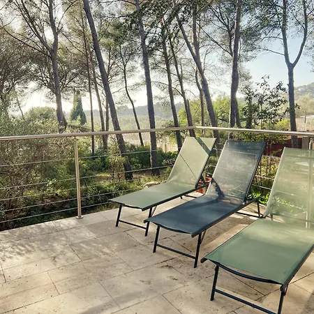 Maison Familiale A Sanary, En Pleine Pinede *