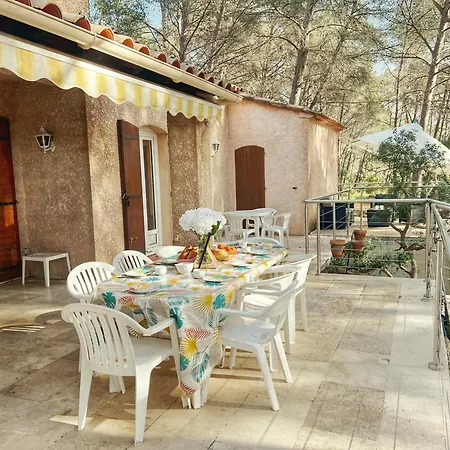 Maison Familiale A Sanary, En Pleine Pinede