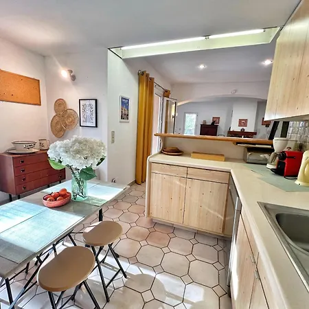 Maison Familiale A Sanary, En Pleine Pinede Villa *